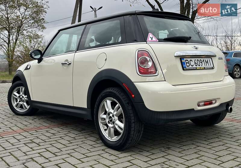 Хэтчбек MINI Cooper 2011 в Золочеве
