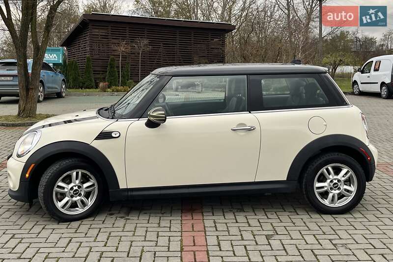 Хэтчбек MINI Cooper 2011 в Золочеве