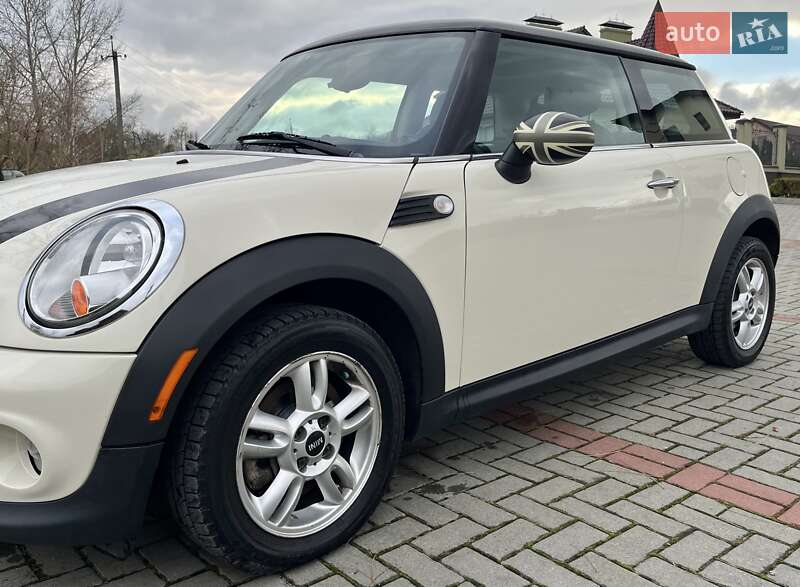 Хэтчбек MINI Cooper 2011 в Золочеве