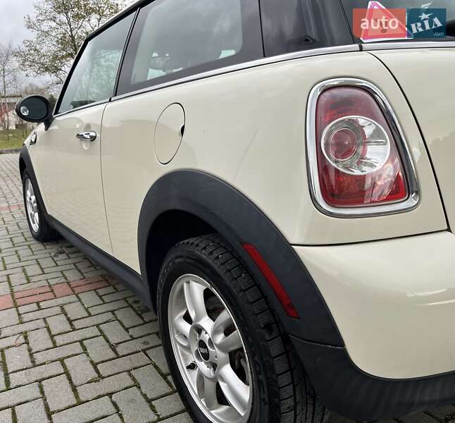 Хэтчбек MINI Cooper 2011 в Золочеве