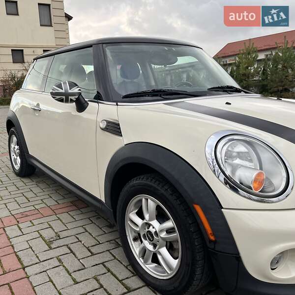 Хэтчбек MINI Cooper 2011 в Золочеве