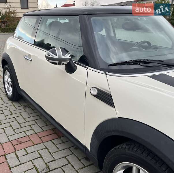 Хэтчбек MINI Cooper 2011 в Золочеве