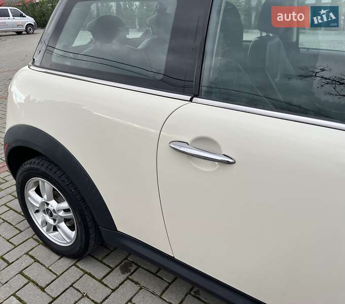 Хэтчбек MINI Cooper 2011 в Золочеве