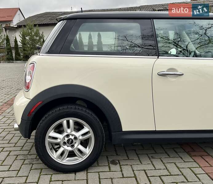Хэтчбек MINI Cooper 2011 в Золочеве