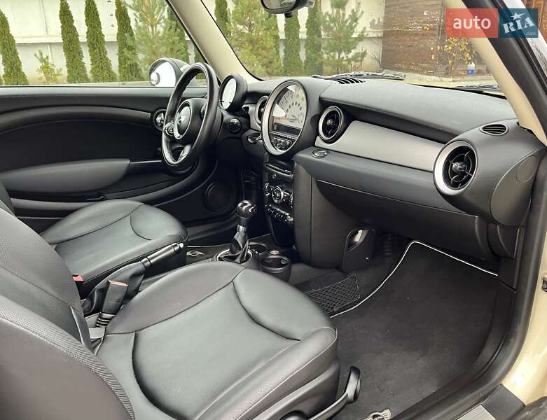 Хэтчбек MINI Cooper 2011 в Золочеве