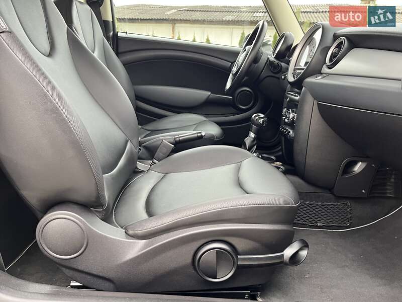 Хэтчбек MINI Cooper 2011 в Золочеве