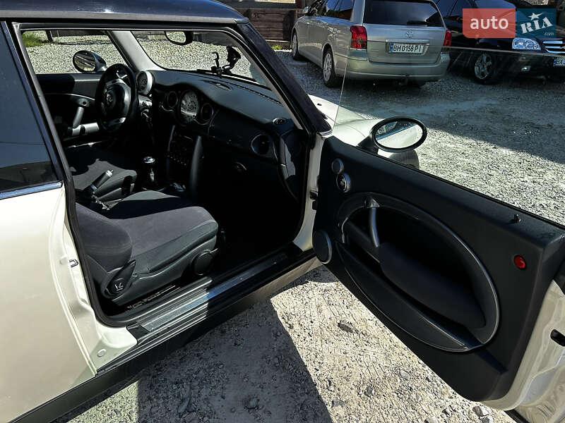 Хэтчбек MINI Cooper 2004 в Ивано-Франковске