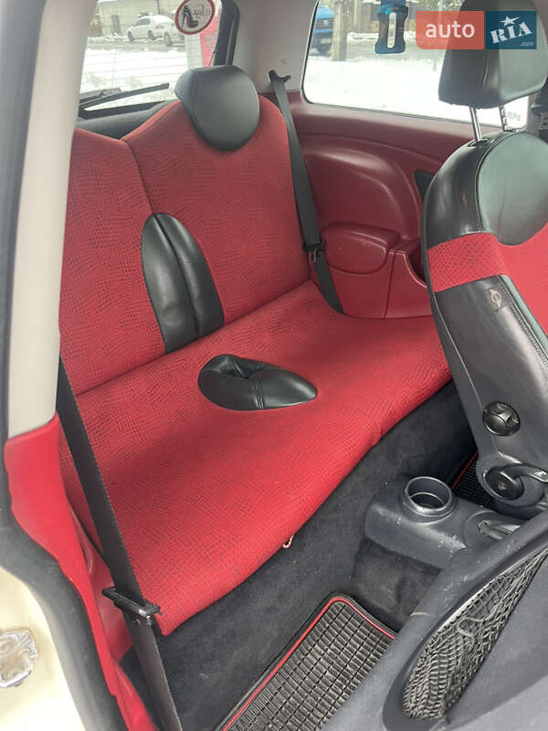 Хэтчбек MINI Cooper 2004 в Городке