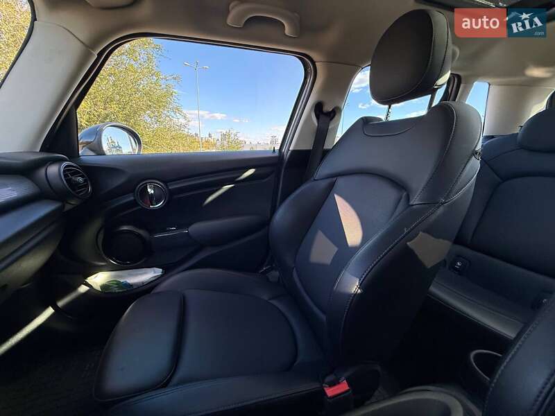 Хэтчбек MINI Cooper 2015 в Кривом Роге