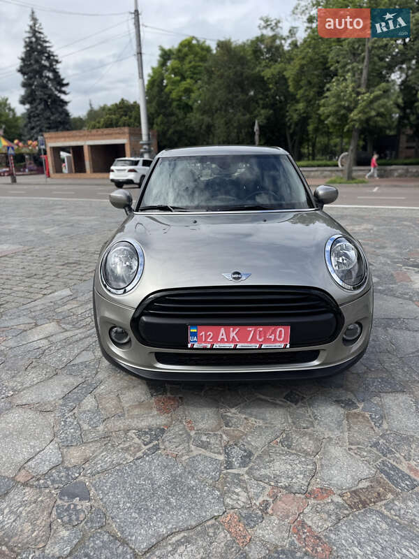 Хэтчбек MINI Cooper 2019 в Кременчуге фото 4 Хэтчбек MINI Cooper 2019 в Кременчуге
