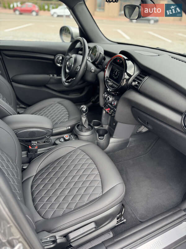 Хэтчбек MINI Cooper 2019 в Кременчуге фото 20 Хэтчбек MINI Cooper 2019 в Кременчуге