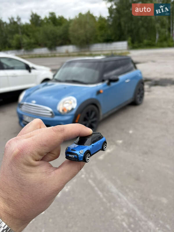 Хэтчбек MINI Cooper 2012 в Львове