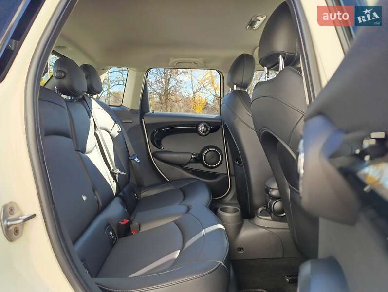 Хэтчбек MINI Cooper 2015 в Кременчуге фото 15 Хэтчбек MINI Cooper 2015 в Кременчуге