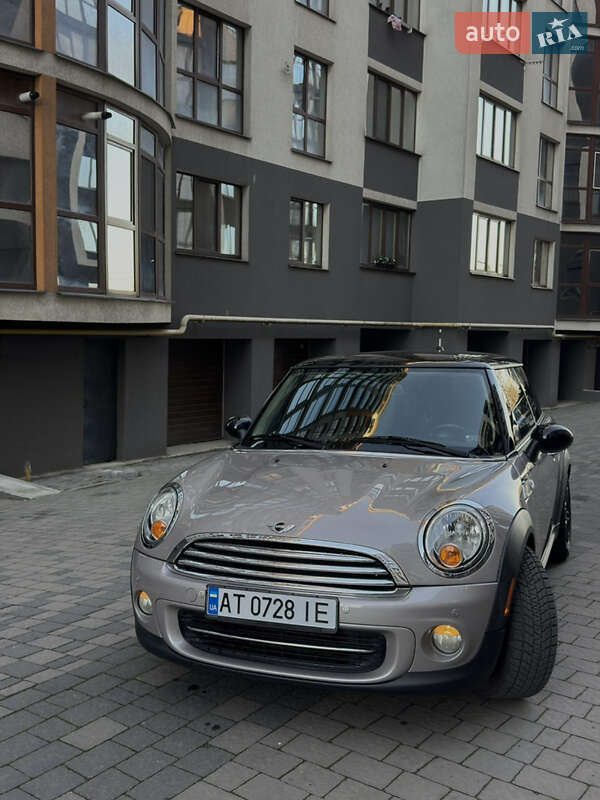 Хэтчбек MINI Cooper 2012 в Ивано-Франковске