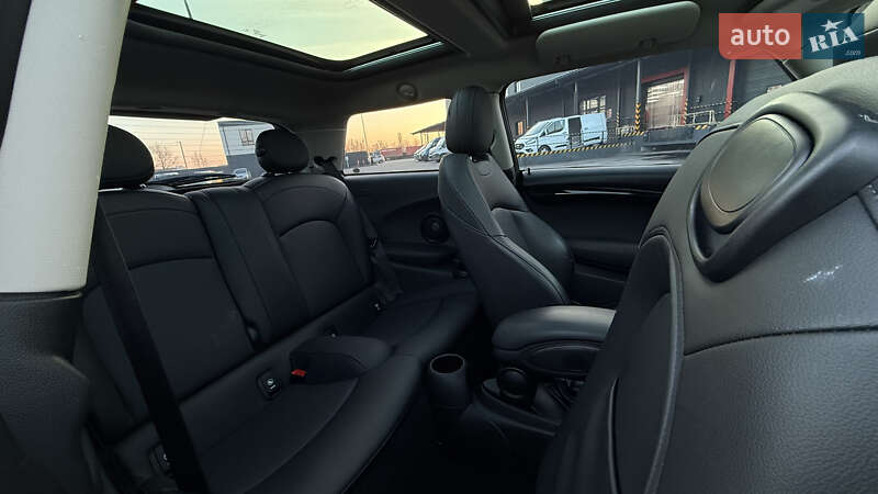 Хэтчбек MINI Cooper 2019 в Житомире фото 12 Хэтчбек MINI Cooper 2019 в Житомире