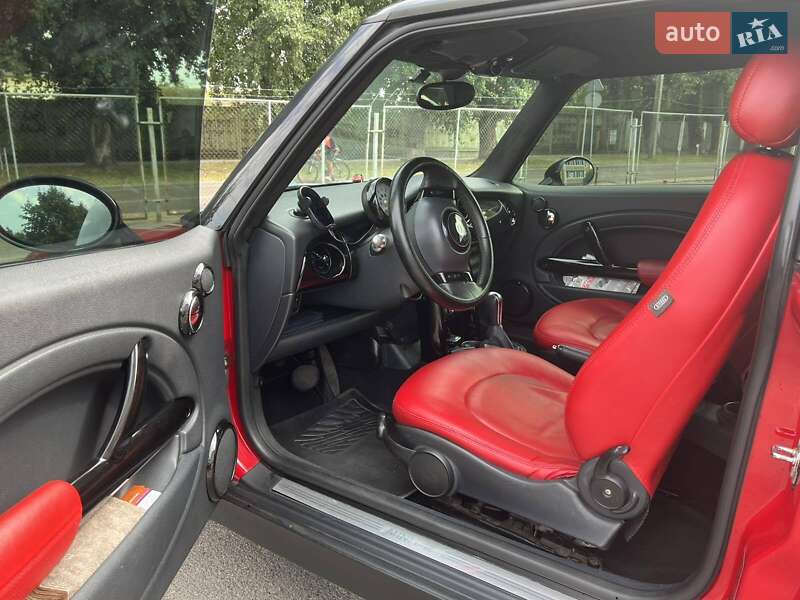 Хэтчбек MINI Cooper 2003 в Вишневом