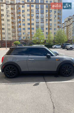 Хэтчбек MINI Cooper 2015 в Петропавловской Борщаговке