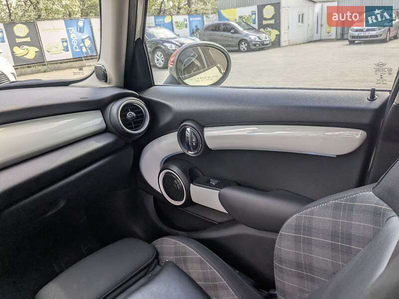 Хэтчбек MINI Cooper 2015 в Киеве