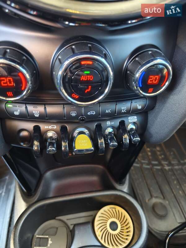 Хэтчбек MINI Cooper 2021 в Коростене