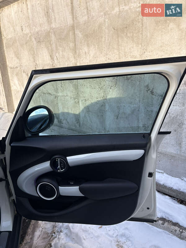 Хэтчбек MINI Cooper 2015 в Киеве