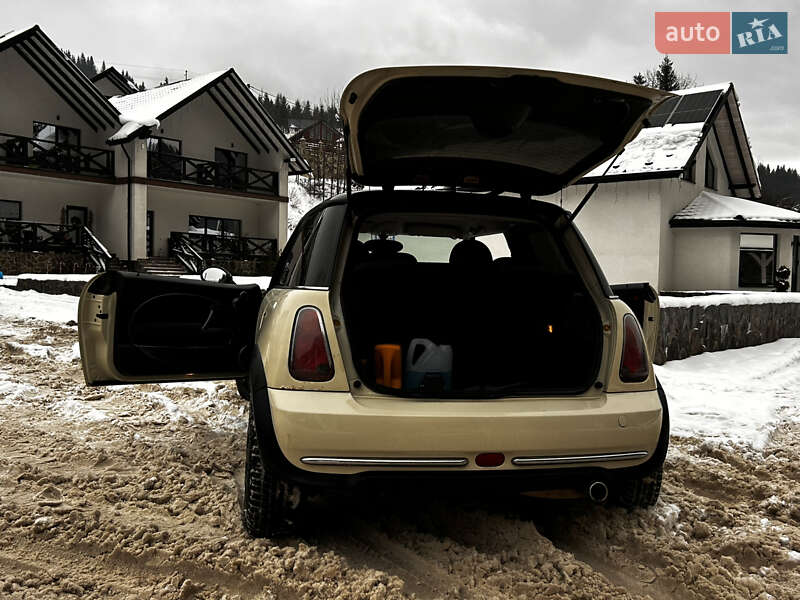 Хетчбек MINI Cooper 2004 в Поляниці