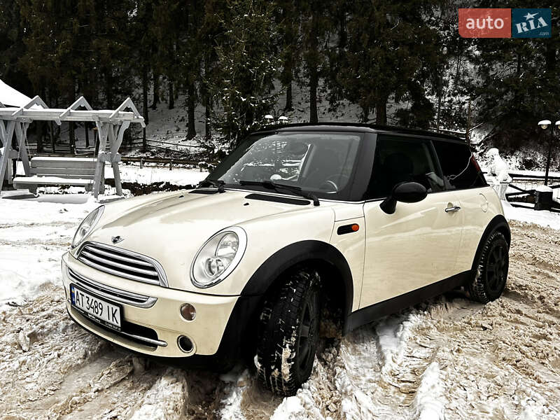 Хетчбек MINI Cooper 2004 в Поляниці