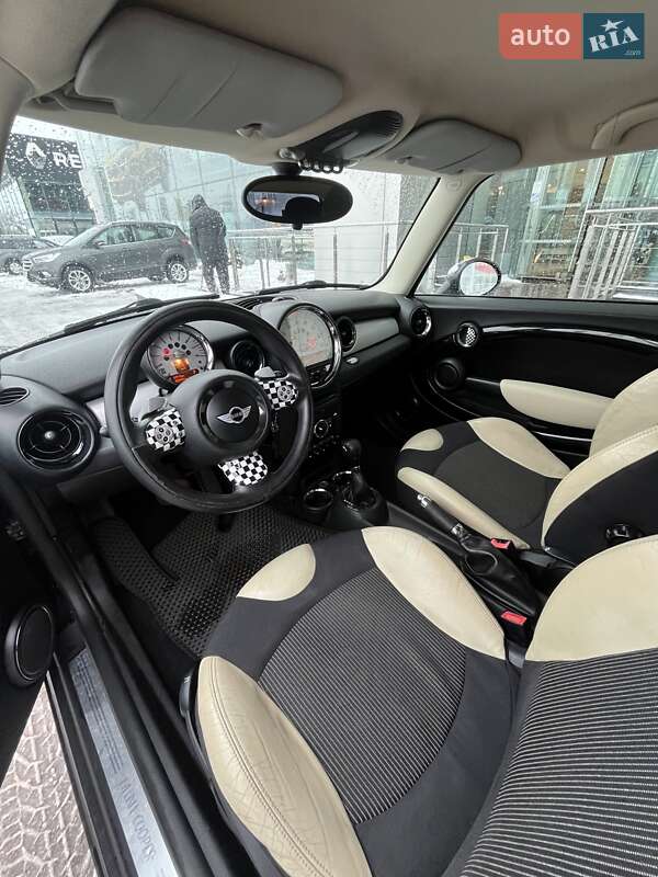Хэтчбек MINI Cooper 2010 в Киеве