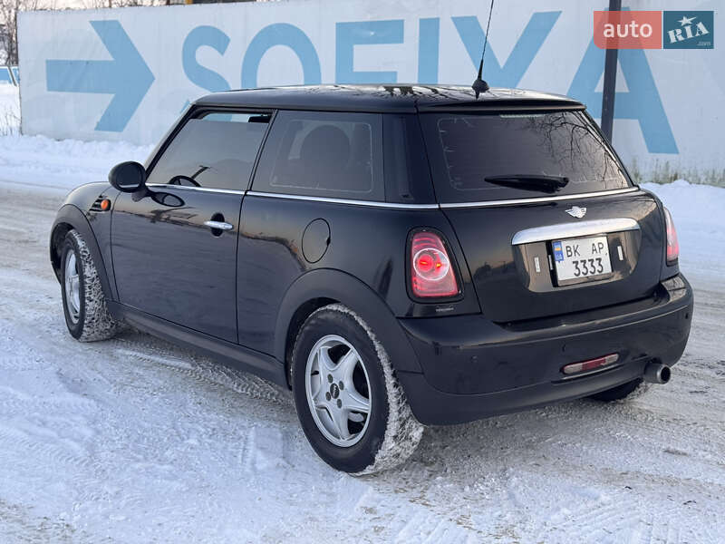 Хэтчбек MINI Cooper 2011 в Ровно