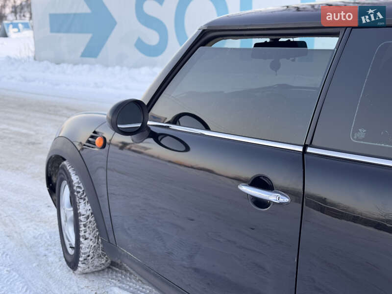 Хэтчбек MINI Cooper 2011 в Ровно