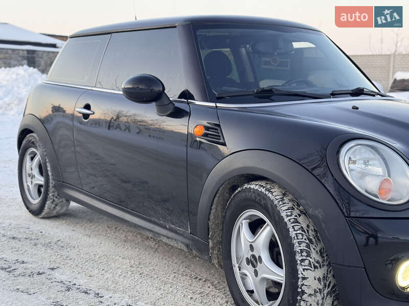 Хэтчбек MINI Cooper 2011 в Ровно