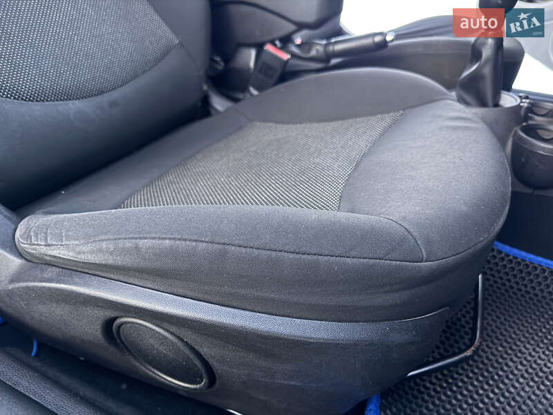Хэтчбек MINI Cooper 2011 в Ровно