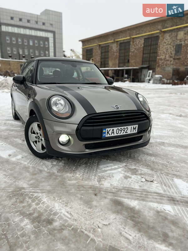 Хэтчбек MINI Cooper 2016 в Киеве