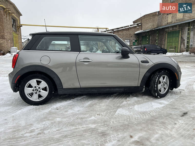 Хэтчбек MINI Cooper 2016 в Киеве