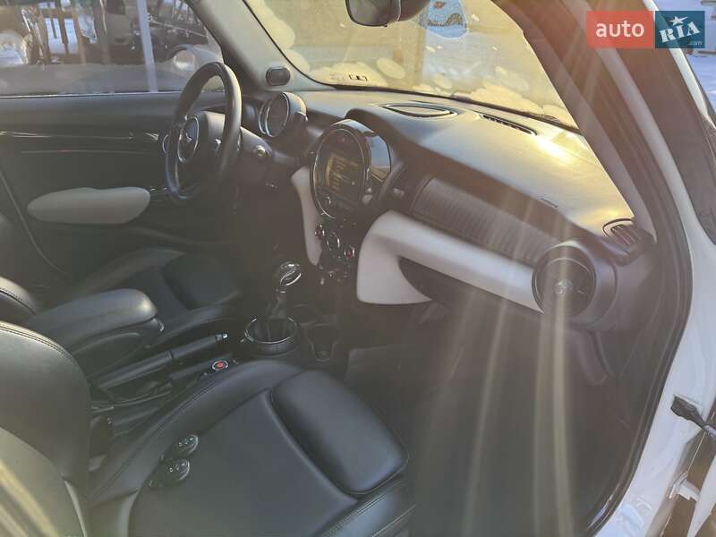 Хетчбек MINI Cooper 2016 в Чернігові фото 10 Хетчбек MINI Cooper 2016 в Чернігові