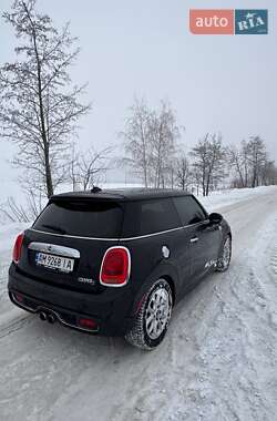 Хэтчбек MINI Cooper 2016 в Овруче