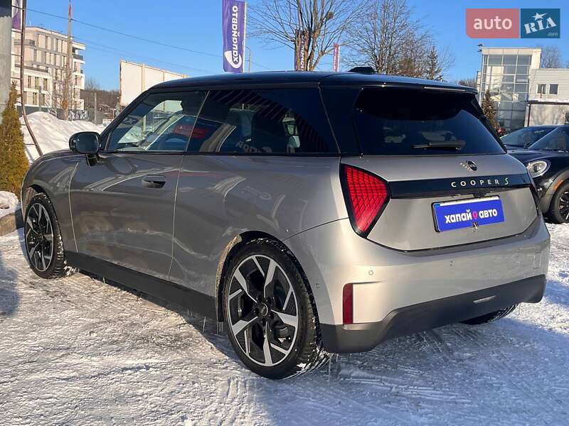 Хэтчбек MINI Cooper 2024 в Львове