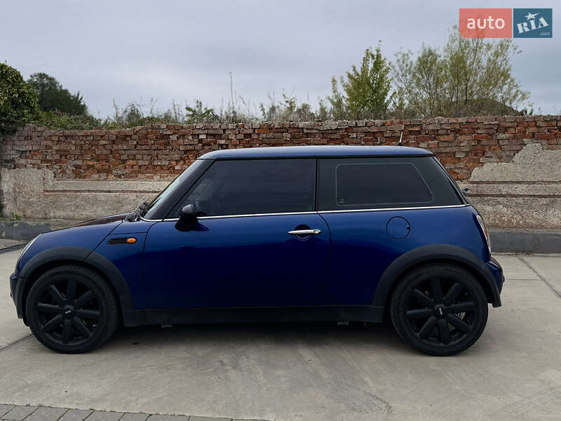 Хэтчбек MINI Cooper 2003 в Ужгороде
