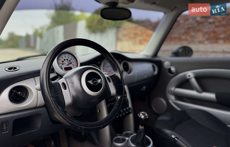 Хэтчбек MINI Cooper 2003 в Ужгороде