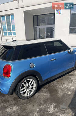 Хэтчбек MINI Cooper 2014 в Вишневом