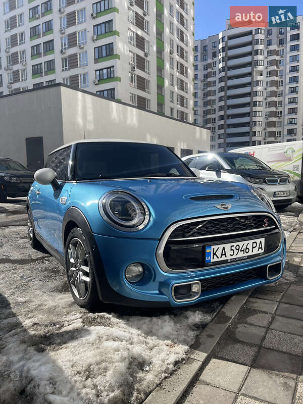 Хэтчбек MINI Cooper 2014 в Вишневом