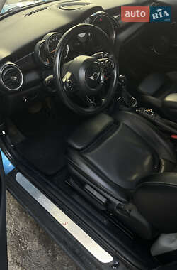 Хэтчбек MINI Cooper 2014 в Вишневом