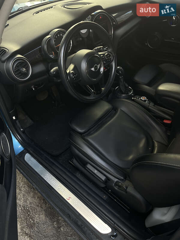 Хэтчбек MINI Cooper 2014 в Вишневом