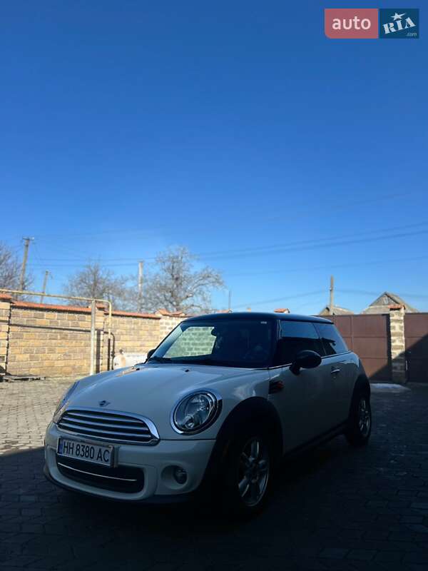 Хэтчбек MINI Cooper 2011 в Раздельной