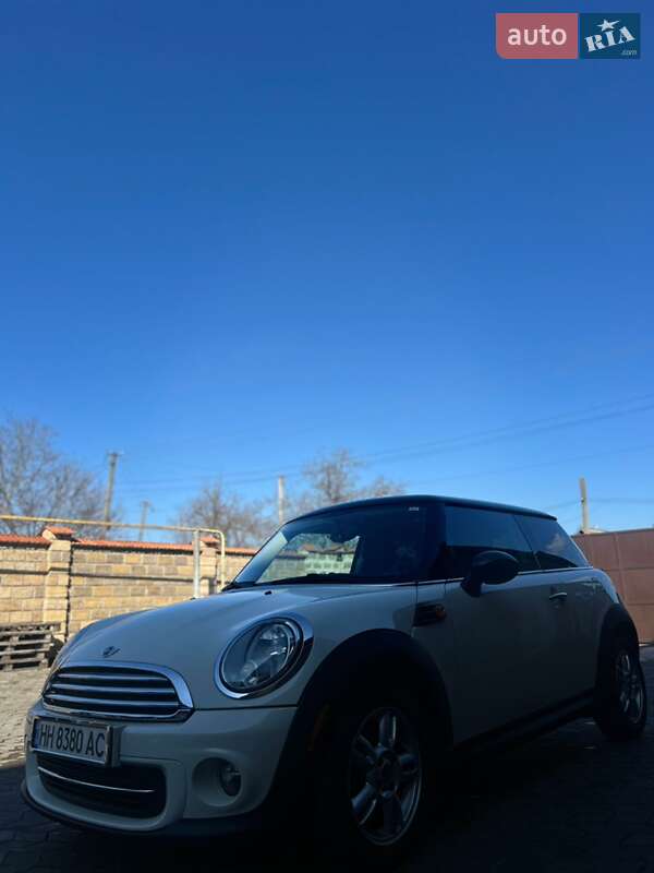 Хэтчбек MINI Cooper 2011 в Раздельной