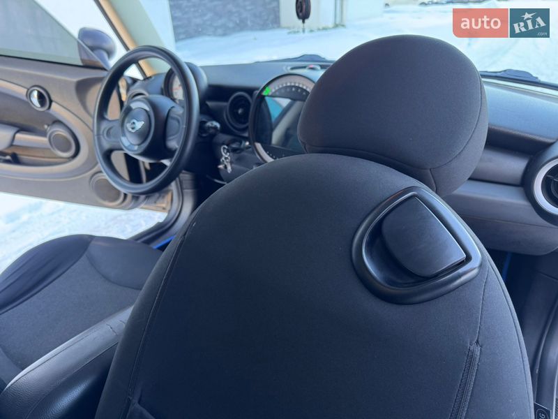 Хэтчбек MINI Cooper 2011 в Ровно