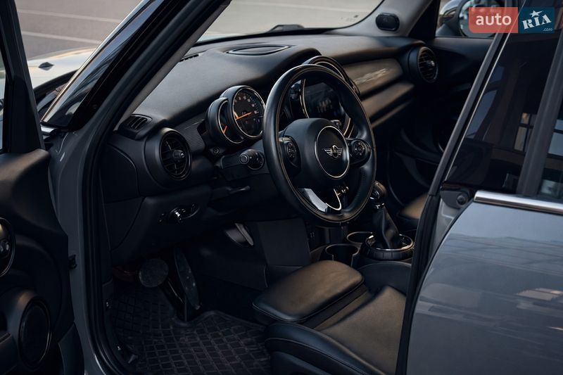 Хетчбек MINI Cooper 2016 в Івано-Франківську