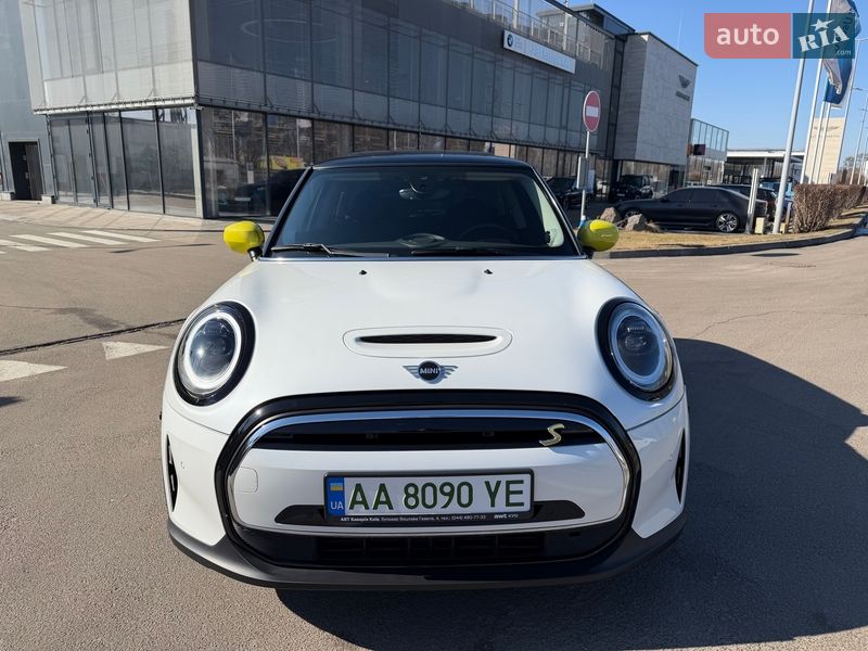 Хэтчбек MINI Cooper 2023 в Киеве