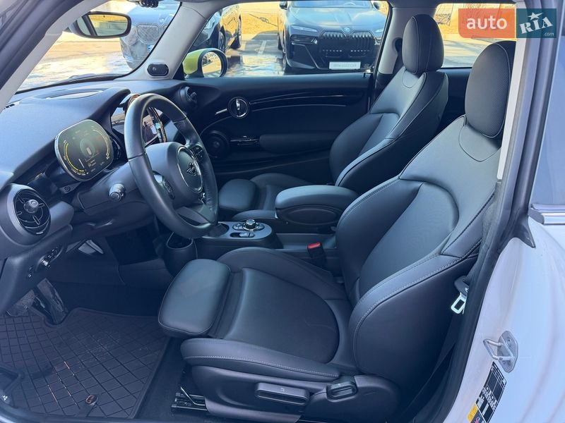 Хэтчбек MINI Cooper 2023 в Киеве