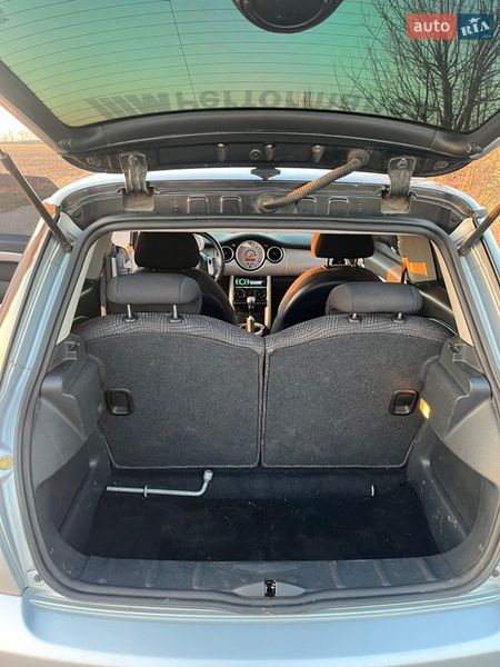 Хетчбек MINI Cooper 2003 в Богуславі