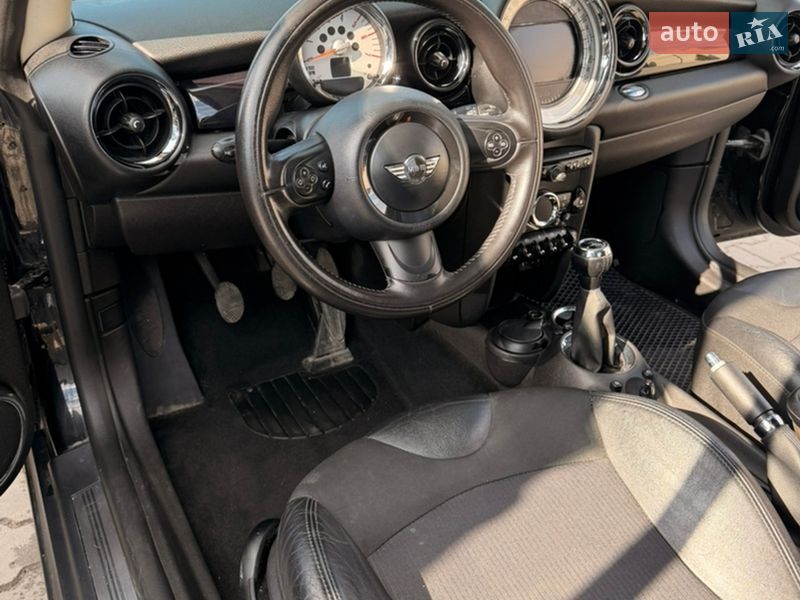 Хэтчбек MINI Cooper 2011 в Бородянке